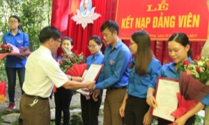 Nhiều chuyển biến tích cực trong công tác kết nạp đảng  viên ở Điện Biên